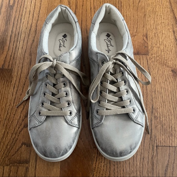 Secret Celebrity Felicity Metallic Gold Pearlized Taupe Sneakers Shoes Women’s 9 - Picture 2 of 9